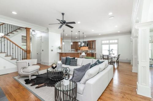2767 Grv St, Atlanta GA  30319-2843 exterior
