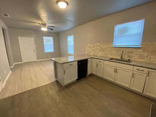 912 Leuda St, Fort Worth TX  76104-3630 exterior