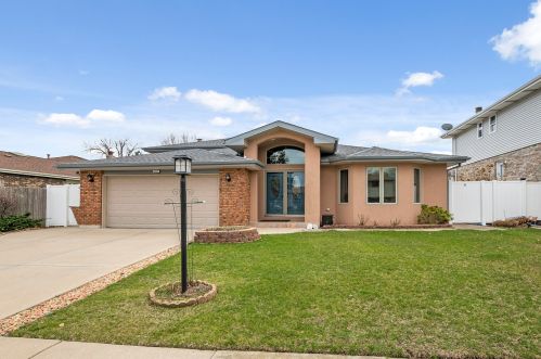 6239 Bret Dr, Oak Forest, IL 60452-2770