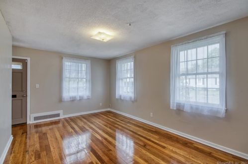 16 Wayne Dr, Plainville, CT 06062-2933