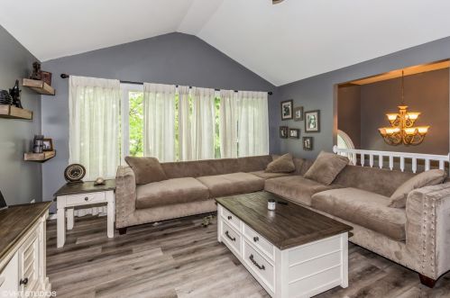 1812 Cumberland Dr, Plainfield, IL 60586-5284