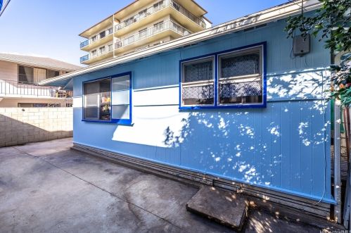 729 Ekela Ave, Honolulu HI 96816-1191 exterior