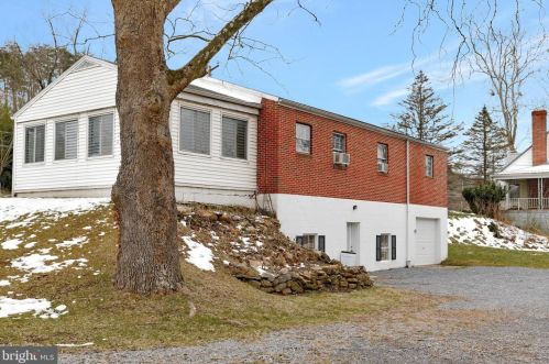 1378 Valley Rd, Berkeley Springs WV  25411-4801 exterior
