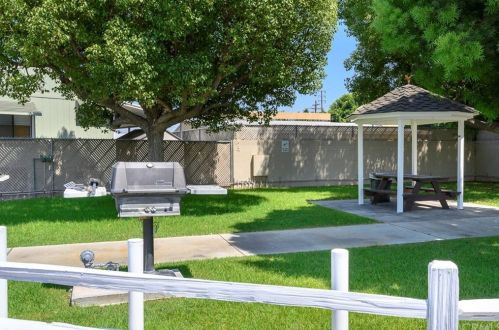 45 Maple Via, Anaheim CA  92801-1036 exterior