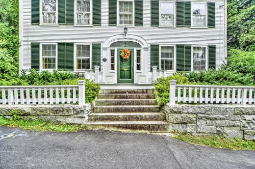 5 Chestnut St, Hallowell, ME 04347-1133