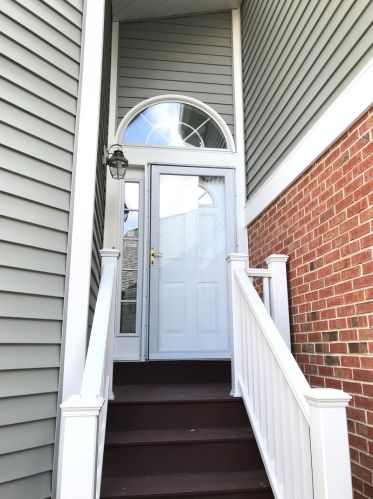 272 Camelot Ln, Carol Stream IL  60188-3617 exterior