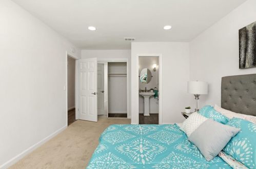 338 Plaza De Benito Juarez, Vista CA  92083-3549 exterior