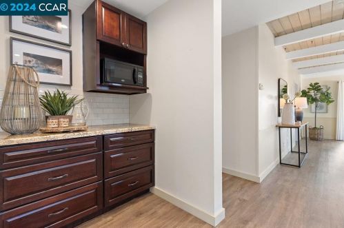 1945 Encima Dr, Concord CA  94519-2207 exterior