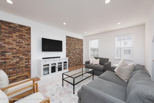 18 River St, Tinton Falls NJ  07701-1302 exterior