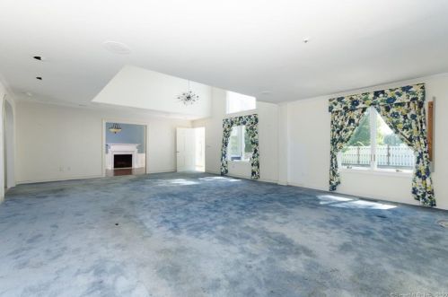 22 Sasqua Rd, Norwalk CT  06855-2825 exterior