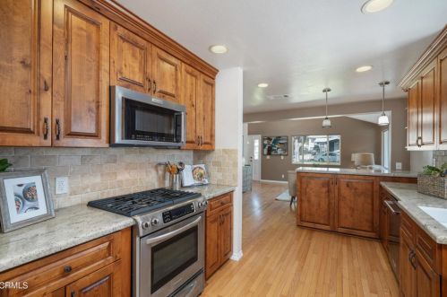 1122 Spazier Ave, Glendale CA  91201-1320 exterior