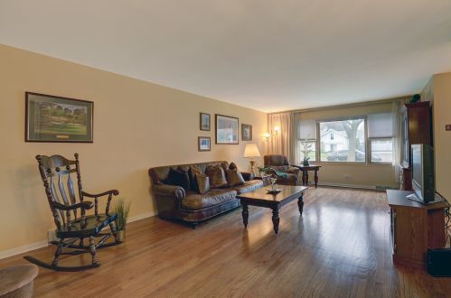 435 Holly Ct, Villa Park, IL 60181-2371