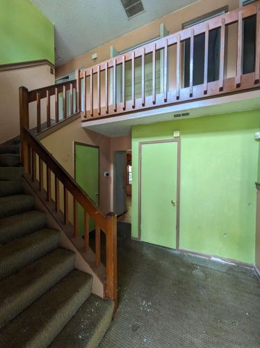 1094 Chapman Cir, Stone Mountain, GA 30088-2558