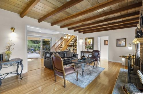 1048 Eilinita Ave, Glendale CA  91208-1130 exterior