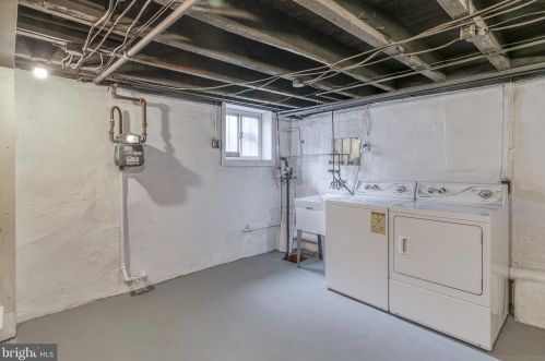 2434 10th St, Philadelphia PA 19133-1603 exterior