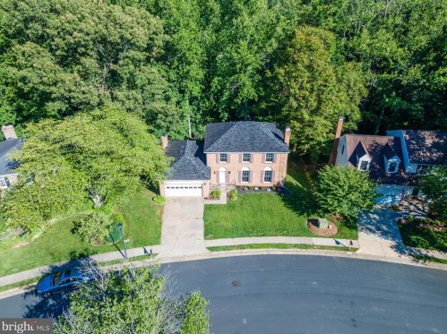 5835 Oakland Park Dr, Springfield VA  22015-2438 exterior