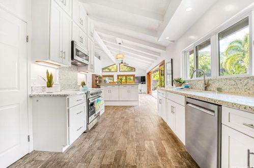 1091 Kalapaki St, Honolulu HI  96825-2710 exterior