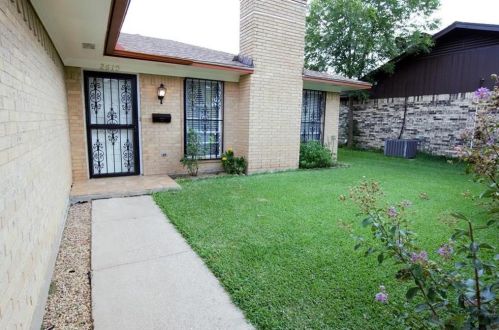 2610 Sam Houston Dr, Garland TX  75044-7202 exterior