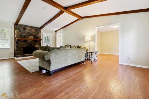 3692 Stoney View Dr, Marietta, GA 30062-4145