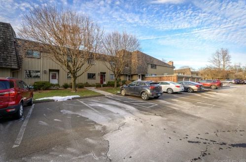 51 Ledgebrook Dr, Norwalk, CT 06854-1063
