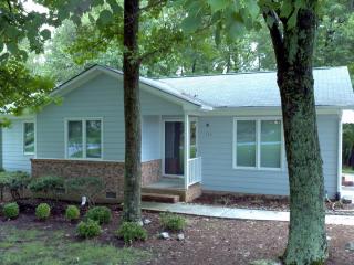 216 Rivermeade Dr, High Point, NC 27263-3064
