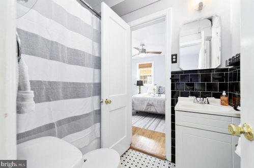 10015 Brunett Ave, Silver Spring MD 20901-2205 exterior