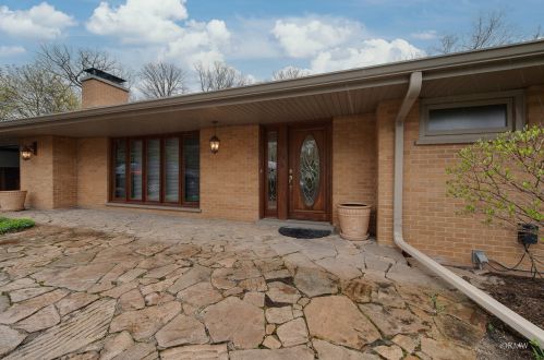 231 Maple St, Addison, IL 60101-2926