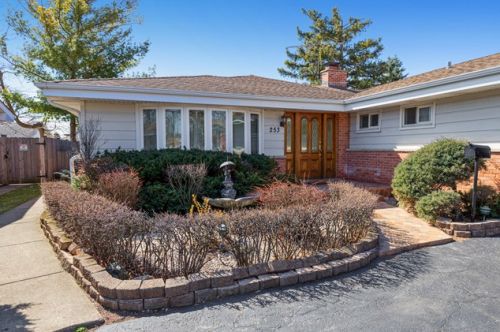 253 Denver Dr, Des Plaines, IL 60018-1102