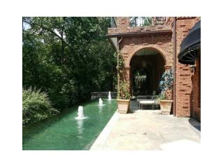 3295 Stillhouse Rd, Atlanta GA  30339-3322 exterior