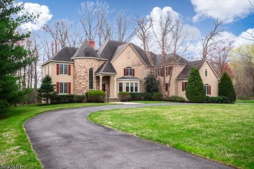 4 Pedersen Ct, Columbus, NJ 08022-2257