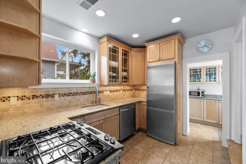 8601 Mayfair Pl, Silver Spring MD 20910-4302 exterior