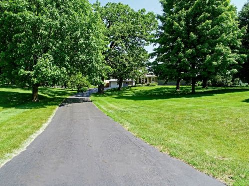 1210 Berwyn St, Spring Grove, IL 60081-9634
