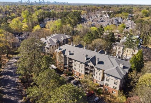 5559 Glenridge Dr, Atlanta GA  30342-7201 exterior