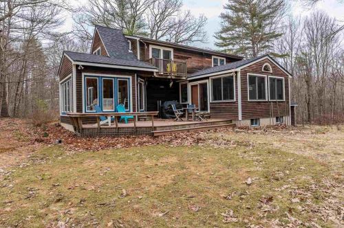 15 Moharimet Dr, Dover, NH 03823-7556