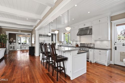 1746 Main St, Huntington Beach CA  92648-2723 exterior