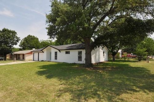 305 Live Oak Dr, Midlothian, TX 76063-2023