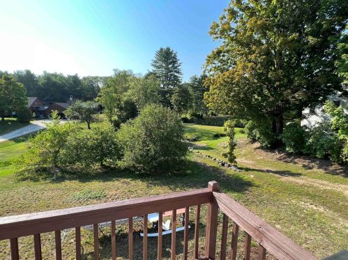 11 Greenhouse Ln, Bradford, NH 03221-3505