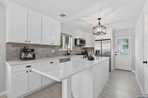 176 Prospect St, Outwater, NJ 07026-2560