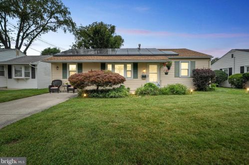 61 Oak Ave, Gloucester, NJ 08031-1129