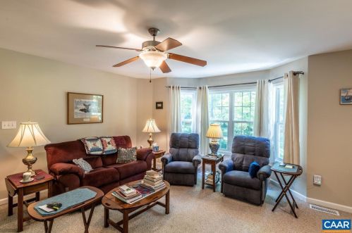 12 Seminole Trl, Bybee, VA 22963-3157