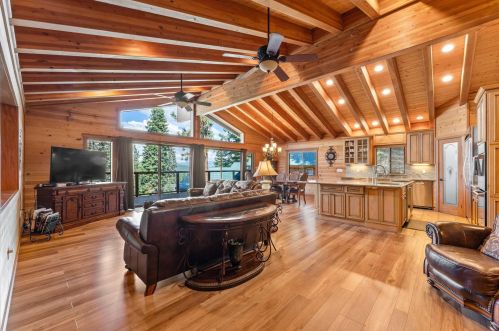 11030 Ski Slope Way, Truckee CA  96161-6603 exterior
