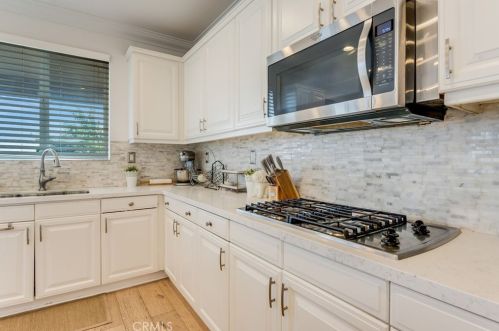 18458 Lakepointe Dr, Riverside CA  92503-0252 exterior