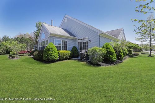 2 Aries Ct, Lakehurst, NJ 08759-6173