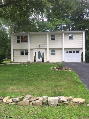 20 Hillside Ter, Andover, NJ 07821-2280