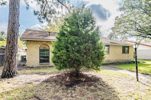 306 Nettle Dr, Garland TX  75043-3225 exterior