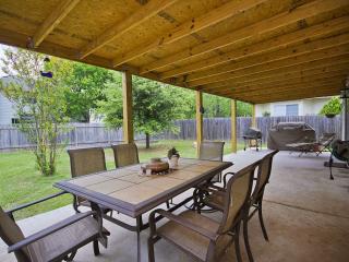 290 Emerald Fields Ln, Uhland TX  78640-4649 exterior