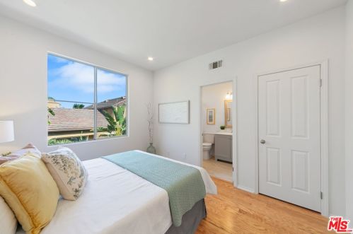 47 Del Carlo, Irvine CA  92606-8824 exterior