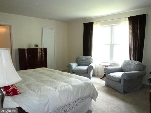 12 Catbird Ct, Trenton NJ 08648-2045 exterior