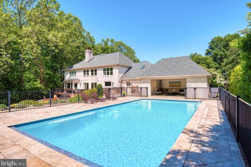 9105 Mill Creek Lndg, Great Falls, VA 22066-2331