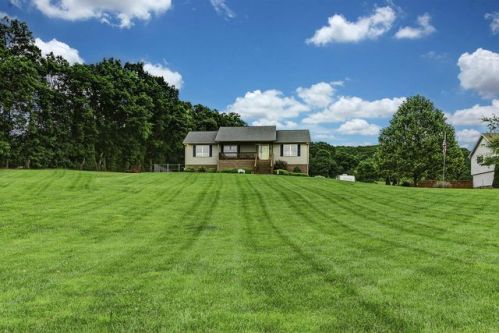 2372 Feather Rd, Vinton, VA 24179-2355